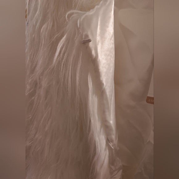 White Faux Fur Jacket XL NWOT - Picture 3 of 5